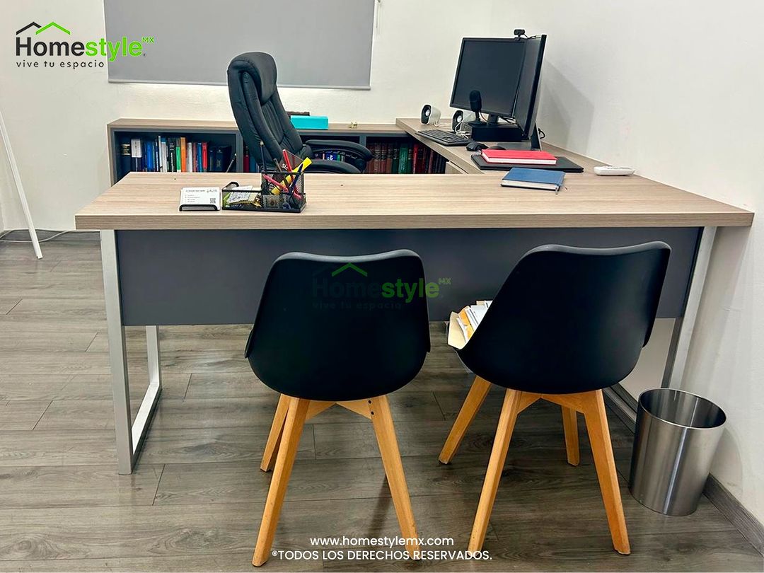 Mueble de Oficina en forma de U diseñado en Melamina Cendra Escandinavo para la parte superior y los gabinetes en Melamina Oxford. Se le integró estructura cuadrada para el área de la barra.