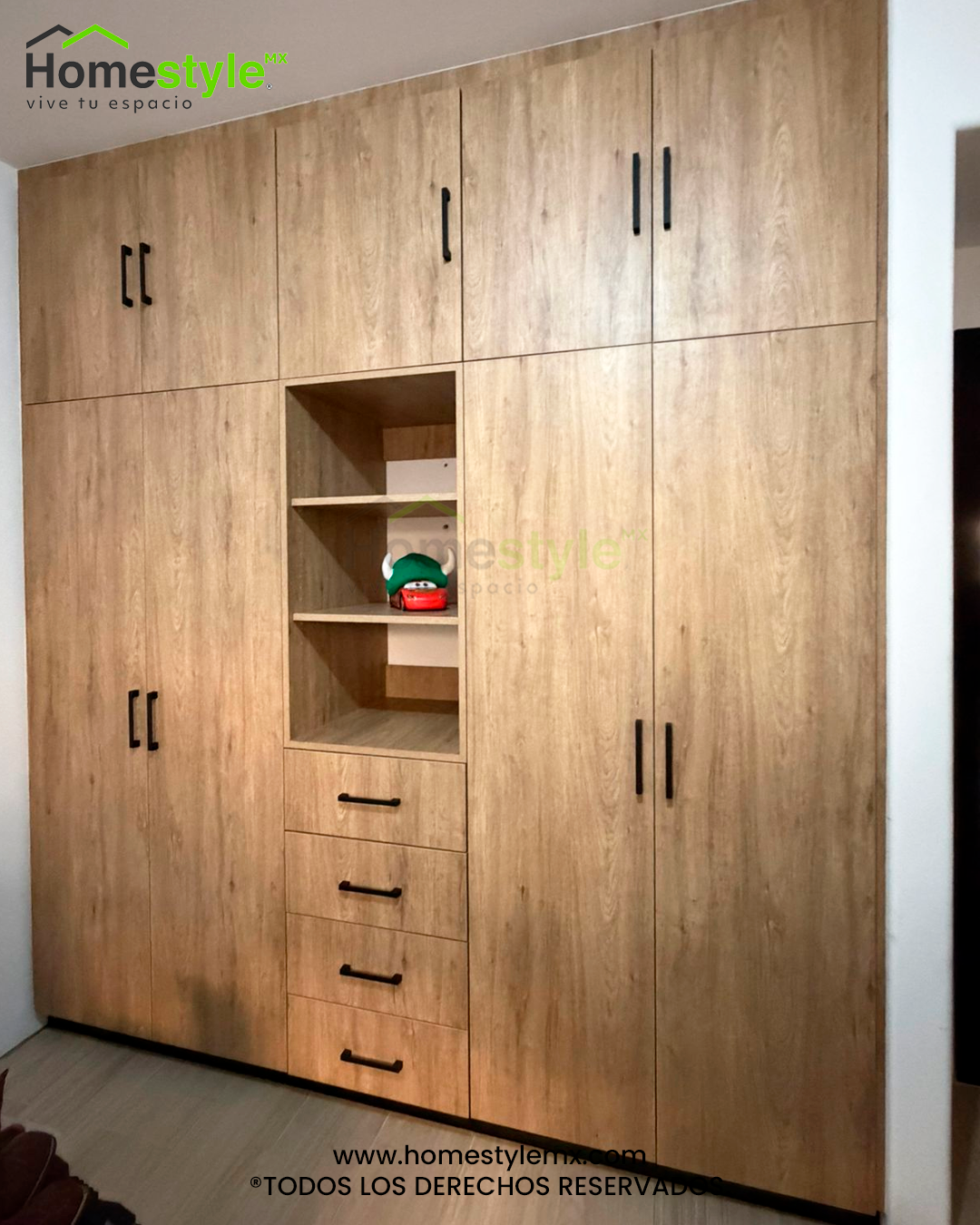 Closet Adara III